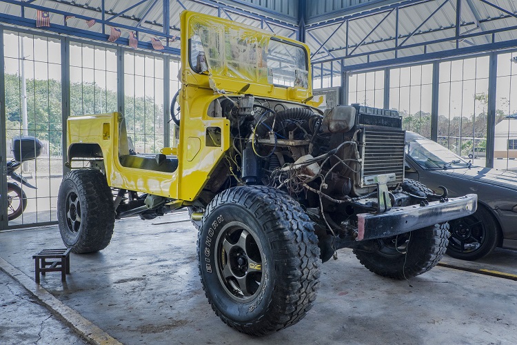 FJ40 Roof and Doors Removed