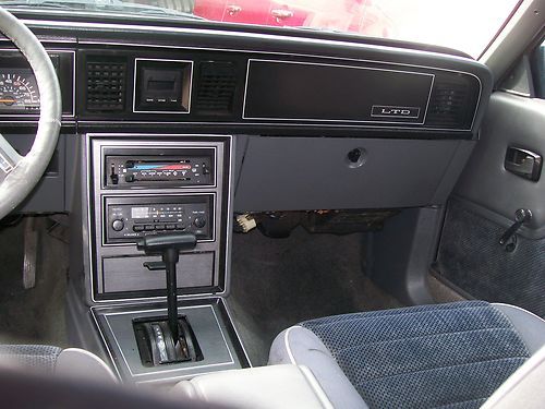Ford LTD LX interior